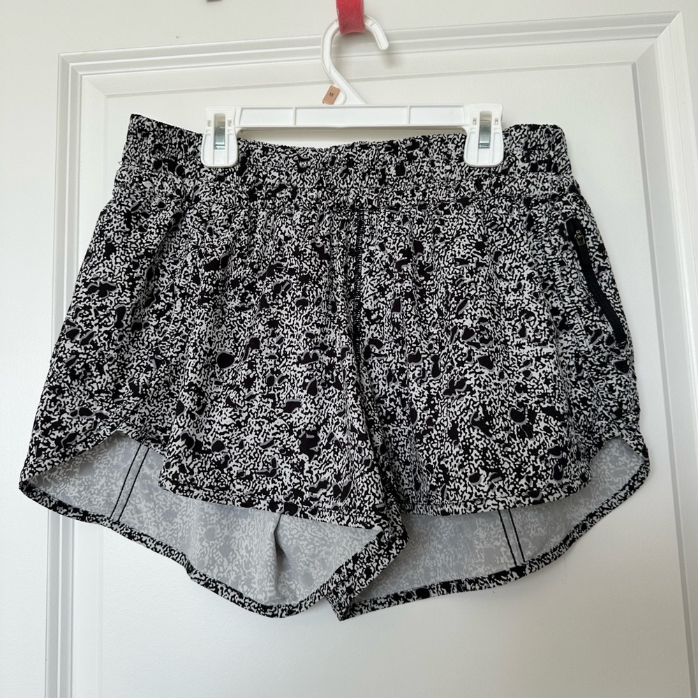 Lululemon track that MR short 5” lined